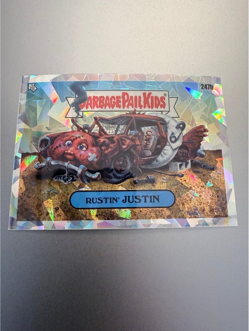 2023 Topps Garbage Pail Kids Rustin’ Justin #247b Atomic Refractor Trading Card